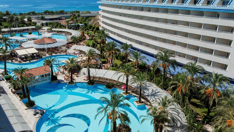 CRYSTAL ADMİRAL RESORT SUİTES & SPA