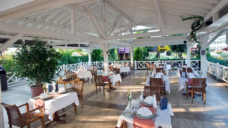 CRYSTAL ADMİRAL RESORT SUİTES & SPA