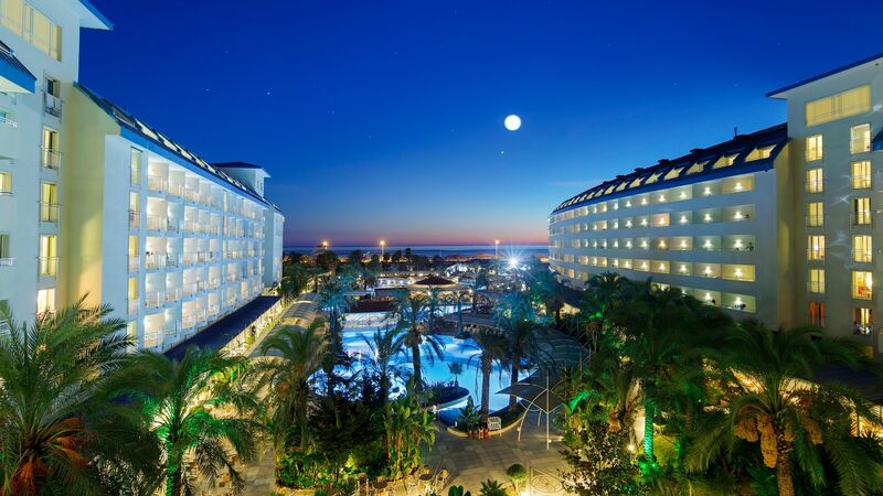 CRYSTAL ADMİRAL RESORT SUİTES & SPA