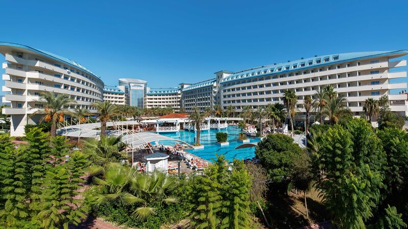 CRYSTAL ADMİRAL RESORT SUİTES & SPA