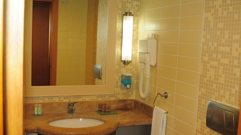 CRYSTAL ADMİRAL RESORT SUİTES & SPA