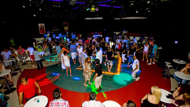 CRYSTAL ADMİRAL RESORT SUİTES & SPA