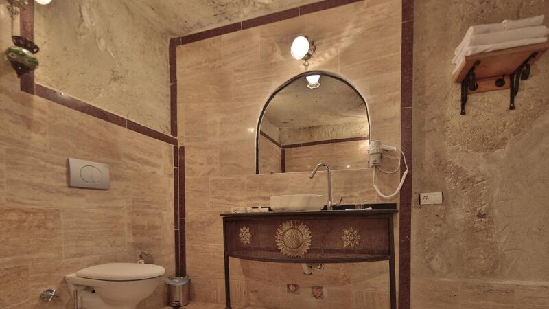 FOSIL CAVE HOTEL