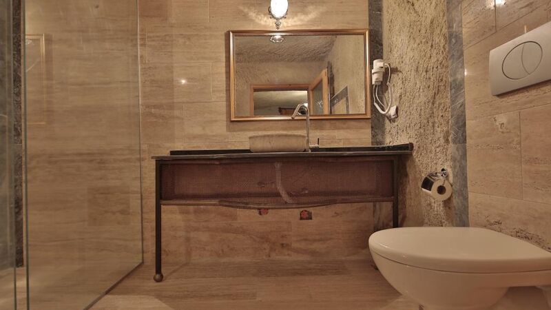FOSIL CAVE HOTEL