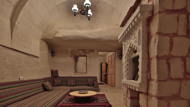 FOSIL CAVE HOTEL