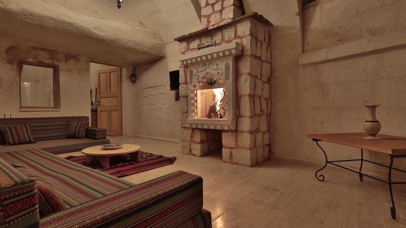 FOSIL CAVE HOTEL