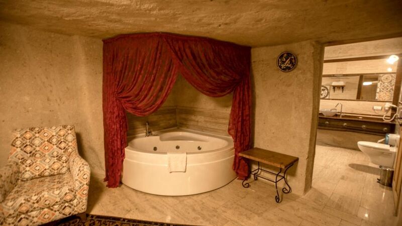 FOSIL CAVE HOTEL
