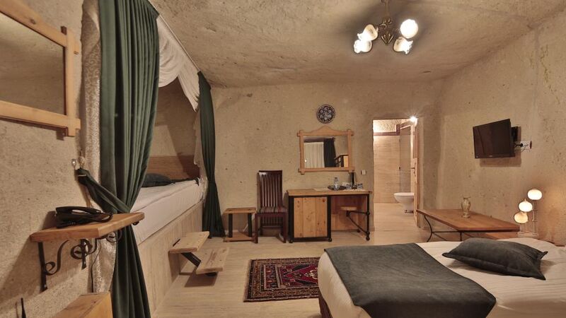FOSIL CAVE HOTEL