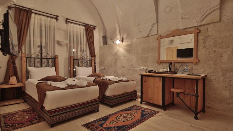 FOSIL CAVE HOTEL