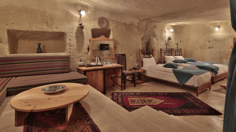FOSIL CAVE HOTEL