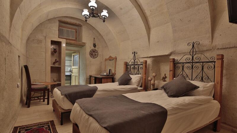 FOSIL CAVE HOTEL
