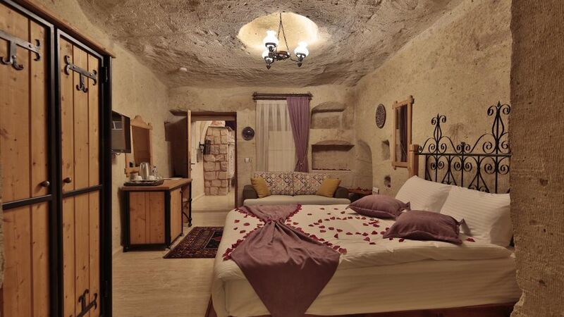 FOSIL CAVE HOTEL