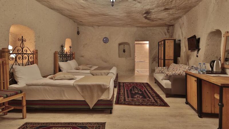 FOSIL CAVE HOTEL