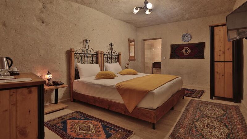 FOSIL CAVE HOTEL