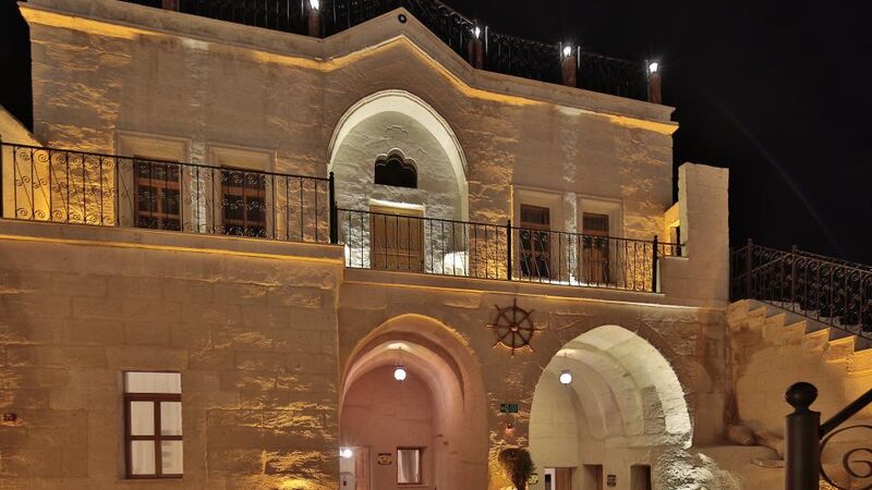 FOSIL CAVE HOTEL