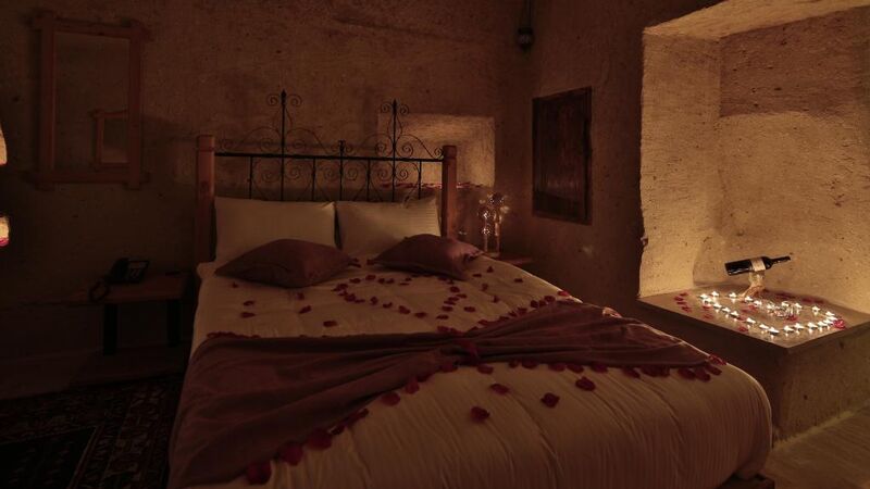 FOSIL CAVE HOTEL