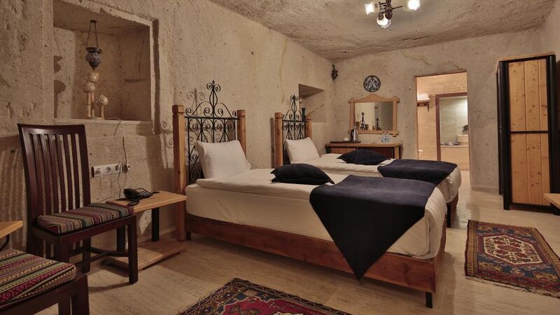 FOSIL CAVE HOTEL
