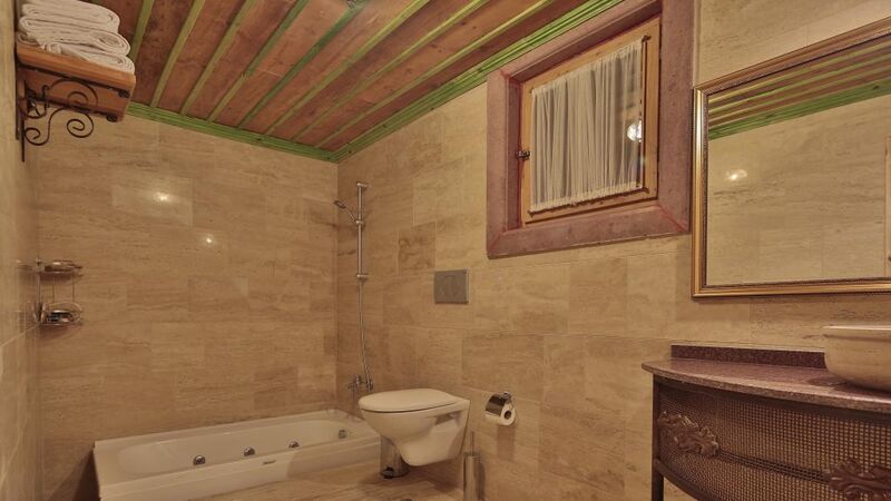 FOSIL CAVE HOTEL