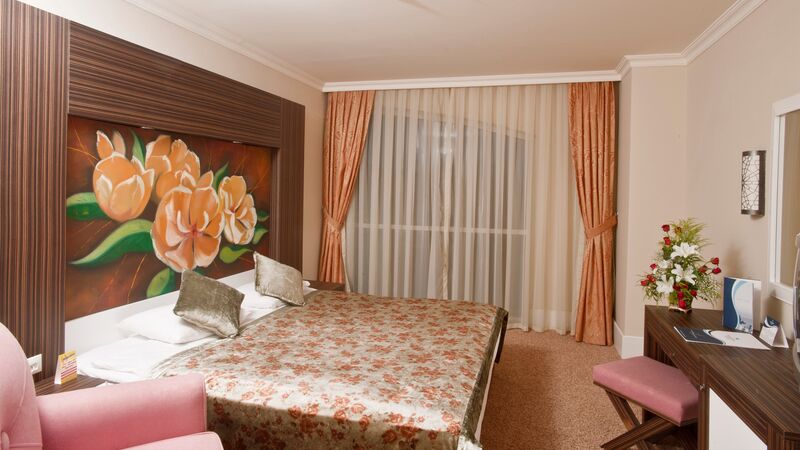 CRYSTAL DE LUXE RESORT