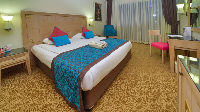 CRYSTAL DE LUXE RESORT