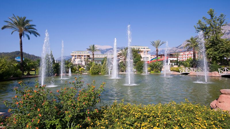 CRYSTAL DE LUXE RESORT