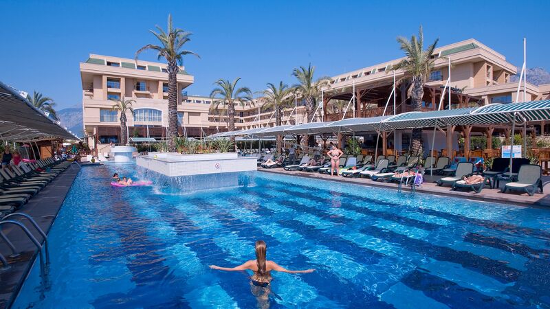 CRYSTAL DE LUXE RESORT