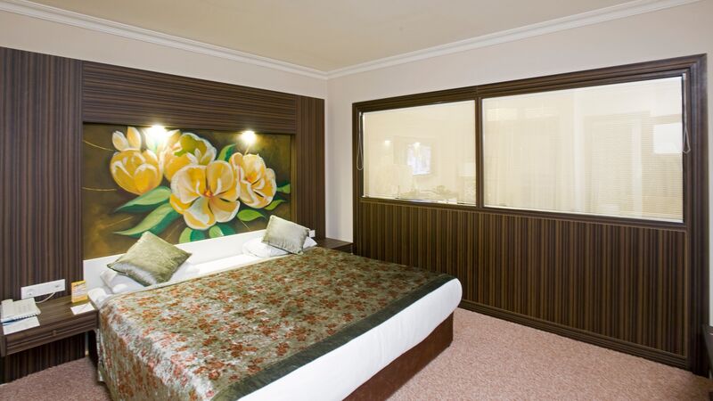 CRYSTAL DE LUXE RESORT