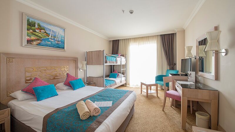 CRYSTAL DE LUXE RESORT