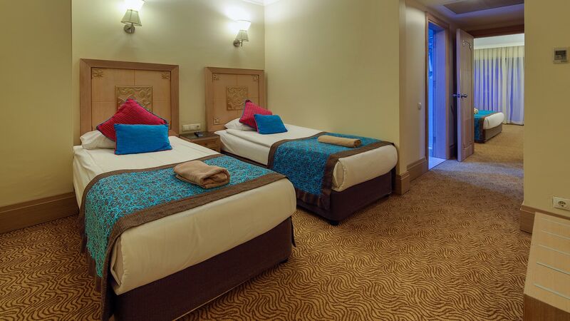 CRYSTAL DE LUXE RESORT