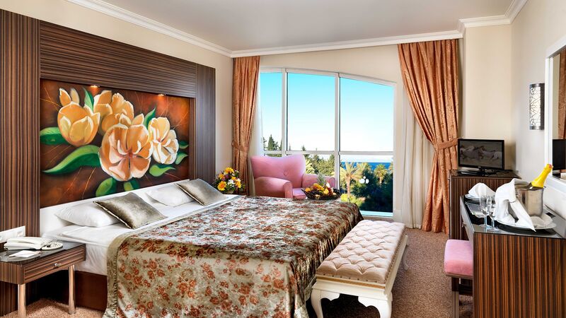 CRYSTAL DE LUXE RESORT
