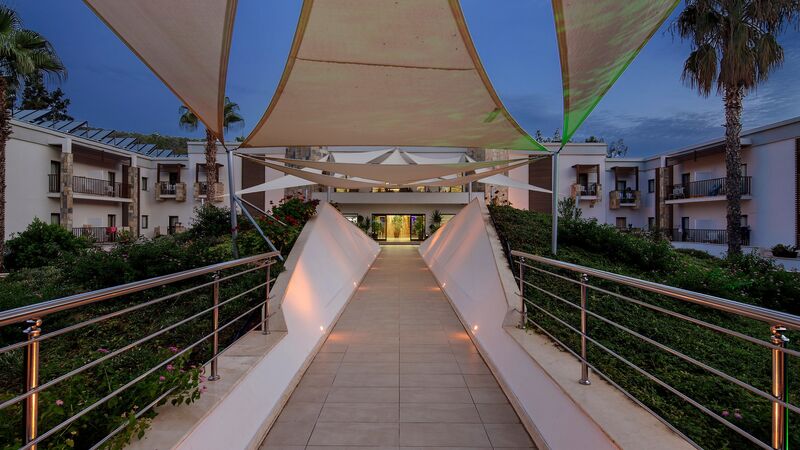 CRYSTAL GREEN BAY RESORT & SPA