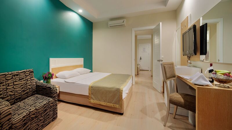 CRYSTAL GREEN BAY RESORT & SPA