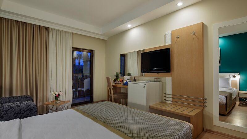 CRYSTAL GREEN BAY RESORT & SPA